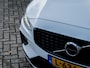 Volvo S60 2.0 B4 R-Design | Schuif/ Kantel Dak | Trekhaak elek. | Harman & Kardon | Adaptieve LED Koplampen | Stoelverwarming | Stuurwiel Verwarmd | Privacy Glas | Camera | Adaptieve Cruise Control | Origineel NL | Eerste Eigenaar | BTW Auto |