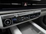 Hyundai Ioniq 6 Lounge 77.4 kWh | Lichte lederen bekleding | Warmtepomp & V2L | Geïntegreerde navigatie | Apple Carplay & Android Auto | Adaptieve Cruisecontrol | Camera | Warmtepomp | Stoel & stuur verwarming | Premium audio BOSE |