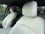 Hyundai Ioniq 6 Lounge 77.4 kWh | Lichte lederen bekleding | Warmtepomp & V2L | Geïntegreerde navigatie | Apple Carplay & Android Auto | Adaptieve Cruisecontrol | Camera | Warmtepomp | Stoel & stuur verwarming | Premium audio BOSE |