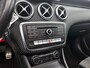 Mercedes-Benz A-klasse 180 AMG Sport Automaat (PANORAMADAK, NAVIGATIE, PARKEERSENSOREN, SPORTSTOELEN)
