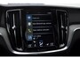 Volvo V60 T6 340PK Automaat Recharge AWD Inscription / Panoramadak / BLIS / Parkeersensoren met camera / Elektrische achterklep / Stoel - en stuurwielverwarming / Getint glas / Adaptieve cruise control