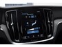 Volvo V60 T6 340PK Automaat Recharge AWD Inscription / Panoramadak / BLIS / Parkeersensoren met camera / Elektrische achterklep / Stoel - en stuurwielverwarming / Getint glas / Adaptieve cruise control