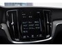 Volvo V60 T6 340PK Automaat Recharge AWD Inscription / Panoramadak / BLIS / Parkeersensoren met camera / Elektrische achterklep / Stoel - en stuurwielverwarming / Getint glas / Adaptieve cruise control