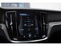 Volvo V60 T6 340PK Automaat Recharge AWD Inscription / Panoramadak / BLIS / Parkeersensoren met camera / Elektrische achterklep / Stoel - en stuurwielverwarming / Getint glas / Adaptieve cruise control