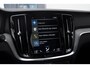 Volvo V60 T6 340PK Automaat Recharge AWD Inscription / Panoramadak / BLIS / Parkeersensoren met camera / Elektrische achterklep / Stoel - en stuurwielverwarming / Getint glas / Adaptieve cruise control