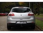 Renault Megane 1.6 Parisienne E85 Nieuwe Distribtie | Navi | Clima | Cruise | PDC voor en achter | 17" | Trekhaak