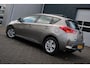 Toyota Auris 1.8 Hybrid Aspiration Clima/Cruise/Camera/Navi/Bluetooth/PDC/LED/RadioCD/15"LM/Dealeronderhouden/APK:06-07-2026