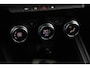 Renault Clio 1.0 TCe Intens Trekhaak Half Leder Keyless 16 inch LMV LED Navigatie Achteruitrijcamera Carplay Android Rijstrooksensor Climate Cruise Control Parkeersensor