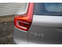 Volvo XC40 2.0 B4 Plus Dark | 2000 kg trekgewicht | Trekhaak | Stuur & Stoelverwarming | Pilot Assist | Elektrische Achterklep | Elektrische Stoelen | Google Services | Harman Kardon | 18 inch Licht Metaal