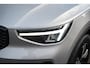 Volvo XC40 2.0 B4 Plus Dark | 2000 kg trekgewicht | Trekhaak | Stuur & Stoelverwarming | Pilot Assist | Elektrische Achterklep | Elektrische Stoelen | Google Services | Harman Kardon | 18 inch Licht Metaal