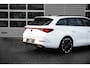 CUPRA Leon Sportstourer 1.4 e-Hybrid 245pk VZ Performance | Trekhaak | Achteruitrijcamera | Dodehoeksensor | 19" | Keyless
