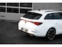 CUPRA Leon Sportstourer 1.4 e-Hybrid 245pk VZ Performance | Trekhaak | Achteruitrijcamera | Dodehoeksensor | 19" | Keyless