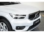 Volvo XC40 T2 Automaat Business Pro | Adaptive cruise control | Parkeersensoren voor + achter | Parkeercamera | Volvo on Call | Stuurwielverwarming | Comfortstoelen | Volvo on Call | Dealeronderhouden