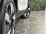 Volvo C40 Single Motor Extended Range Plus | Trekhaak | All Season banden | Adaptieve Cruise Control | Stoel en Stuurwielverwarming | Crystal White | Pilot Assist | BLIS Dode Hoek Detectie | Parkeercamera | Panoramadak | Alcantara/Microtech R-Design bekleding met w