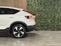 Volvo C40 Single Motor Extended Range Plus | Trekhaak | All Season banden | Adaptieve Cruise Control | Stoel en Stuurwielverwarming | Crystal White | Pilot Assist | BLIS Dode Hoek Detectie | Parkeercamera | Panoramadak | Alcantara/Microtech R-Design bekleding met w