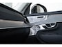 Volvo XC90 2.0 T8 Plug-in hybrid AWD Ultra Dark | Verwarmbare voorstoelen | Verwarmbaar stuurwiel | Ventileerbare voorstoelen | Massagefunctie voorstoelen | Verwarmbare achterbank | Premium Audio by Bowers & Wilkins | Luchtvering | Rondom zichtcamera  | Semi elektrische trekhaak | 21 inch Lichtmetalen velgen