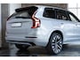 Volvo XC90 2.0 T8 Plug-in hybrid AWD Ultra Dark | Verwarmbare voorstoelen | Verwarmbaar stuurwiel | Ventileerbare voorstoelen | Massagefunctie voorstoelen | Verwarmbare achterbank | Premium Audio by Bowers & Wilkins | Luchtvering | Rondom zichtcamera  | Semi elektrische trekhaak | 21 inch Lichtmetalen velgen