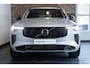 Volvo XC90 2.0 T8 Plug-in hybrid AWD Ultra Dark | Verwarmbare voorstoelen | Verwarmbaar stuurwiel | Ventileerbare voorstoelen | Massagefunctie voorstoelen | Verwarmbare achterbank | Premium Audio by Bowers & Wilkins | Luchtvering | Rondom zichtcamera  | Semi elektrische trekhaak | 21 inch Lichtmetalen velgen