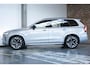 Volvo XC90 2.0 T8 Plug-in hybrid AWD Ultra Dark | Verwarmbare voorstoelen | Verwarmbaar stuurwiel | Ventileerbare voorstoelen | Massagefunctie voorstoelen | Verwarmbare achterbank | Premium Audio by Bowers & Wilkins | Luchtvering | Rondom zichtcamera  | Semi elektrische trekhaak | 21 inch Lichtmetalen velgen