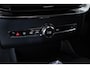 Volvo XC90 2.0 T8 Plug-in hybrid AWD Ultra Dark | Verwarmbare voorstoelen | Verwarmbaar stuurwiel | Ventileerbare voorstoelen | Massagefunctie voorstoelen | Verwarmbare achterbank | Premium Audio by Bowers & Wilkins | Luchtvering | Rondom zichtcamera  | Semi elektrische trekhaak | 21 inch Lichtmetalen velgen