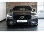 Volvo V60 2.0 T6 Plug-in hybrid AWD Plus Dark | Elek. Glazen Panoramdak | Verwarmbare Voorstoelen (met geheugen), Stuurwiel en Achterbank | Semi-Elektrische Trekhaak | Verwarmbare Voorruit | Premium Audio by Harman Kardon | 360-Camera
