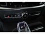 Volvo V60 2.0 T6 Plug-in hybrid AWD Plus Dark | Elek. Glazen Panoramdak | Verwarmbare Voorstoelen (met geheugen), Stuurwiel en Achterbank | Semi-Elektrische Trekhaak | Verwarmbare Voorruit | Premium Audio by Harman Kardon | 360-Camera