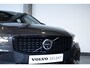 Volvo V60 2.0 T6 Plug-in hybrid AWD Plus Dark | Elek. Glazen Panoramdak | Verwarmbare Voorstoelen (met geheugen), Stuurwiel en Achterbank | Semi-Elektrische Trekhaak | Verwarmbare Voorruit | Premium Audio by Harman Kardon | 360-Camera