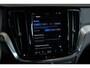 Volvo V60 2.0 T6 Plug-in hybrid AWD Plus Dark | Verwarmbare Voorstoelen (met geheugen), Stuurwiel en Achterbank | Semi-Elektrische Trekhaak | Verwarmbare Voorruit | Premium Audio by Harman Kardon | 360-Camera