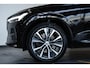 Volvo XC60 B5 Inscription | Luchtvering | Bowers & Wilkins Premium Audio | Panoramadak | Electrische Bedienbare Voorstoelen | Parkeerverwarming | 360° Parkeercamera | Gelamineerde Zijruiten | 20'' Lichtmetalen velgen | BLIS | Adaptive Cruise Control |
