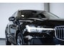 Volvo XC60 B5 Inscription | Luchtvering | Bowers & Wilkins Premium Audio | Panoramadak | Electrische Bedienbare Voorstoelen | Parkeerverwarming | 360° Parkeercamera | Gelamineerde Zijruiten | 20'' Lichtmetalen velgen | BLIS | Adaptive Cruise Control |