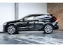Volvo XC60 B5 Inscription | Luchtvering | Bowers & Wilkins Premium Audio | Panoramadak | Electrische Bedienbare Voorstoelen | Parkeerverwarming | 360° Parkeercamera | Gelamineerde Zijruiten | 20'' Lichtmetalen velgen | BLIS | Adaptive Cruise Control |