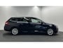 Peugeot 308 SW 1.2 PureTech Blue Lease Allure LM PANO TREKHAAK CRUISE CARPLAY NAVIGATIE.