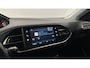 Peugeot 308 SW 1.2 PureTech Blue Lease Allure LM PANO TREKHAAK CRUISE CARPLAY NAVIGATIE.