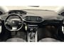Peugeot 308 SW 1.2 PureTech Blue Lease Allure LM PANO TREKHAAK CRUISE CARPLAY NAVIGATIE.