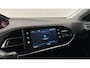 Peugeot 308 SW 1.2 PureTech Blue Lease Allure LM PANO TREKHAAK CRUISE CARPLAY NAVIGATIE.