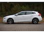 Volvo V40 2.0 T2 Momentum Navi | Clima | Standkachel | Adap LED | Stoelverwarm | Premium Audio | Half leder | Etc.