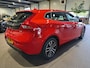 Volvo V40 2.0 T2 Nordic+ Brandweer rood | Navigatie | Cruise | Nette auto