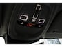 Volvo V60 T8 Plug-in hybrid Automaat AWD Ultra Dark | Panoramadak | 360° camera | Bowers & Wilkins audio | Verwarmbare voorstoelen | Massagefunctie voorstoelen | Verwarmbaar stuurwiel | Verwarmbare achterbank | Blind Spot | | Semi Elektrische trakhaak | Elek bed. voorstoelen met Memory | 18 inch Lichtmetalen velgen | Alarmklasse 3
