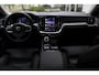 Volvo V60 T8 Plug-in hybrid Automaat AWD Ultra Dark | Panoramadak | 360° camera | Bowers & Wilkins audio | Verwarmbare voorstoelen | Massagefunctie voorstoelen | Verwarmbaar stuurwiel | Verwarmbare achterbank | Blind Spot | | Semi Elektrische trakhaak | Elek bed. voorstoelen met Memory | 18 inch Lichtmetalen velgen | Alarmklasse 3