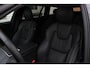 Volvo V60 T8 Plug-in hybrid Automaat AWD Ultra Dark | Panoramadak | 360° camera | Bowers & Wilkins audio | Verwarmbare voorstoelen | Massagefunctie voorstoelen | Verwarmbaar stuurwiel | Verwarmbare achterbank | Blind Spot | | Semi Elektrische trakhaak | Elek bed. voorstoelen met Memory | 18 inch Lichtmetalen velgen | Alarmklasse 3