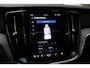 Volvo V60 T8 Plug-in hybrid Automaat AWD Ultra Dark | Panoramadak | 360° camera | Bowers & Wilkins audio | Verwarmbare voorstoelen | Massagefunctie voorstoelen | Verwarmbaar stuurwiel | Verwarmbare achterbank | Blind Spot | | Semi Elektrische trakhaak | Elek bed. voorstoelen met Memory | 18 inch Lichtmetalen velgen | Alarmklasse 3