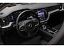 Volvo V60 T8 Plug-in hybrid Automaat AWD Ultra Dark | Panoramadak | 360° camera | Bowers & Wilkins audio | Verwarmbare voorstoelen | Massagefunctie voorstoelen | Verwarmbaar stuurwiel | Verwarmbare achterbank | Blind Spot | | Semi Elektrische trakhaak | Elek bed. voorstoelen met Memory | 18 inch Lichtmetalen velgen | Alarmklasse 3