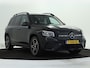 Mercedes-Benz GLB 200 AMG Nightpakket 7 Persoons | Trekhaak | Sfeerverlichting | Keyless Go | Stoelverwarming | Parkeerpakket met Camera | Inclusief 24 maanden Mercedes-Benz Certified garantie voor Europa.