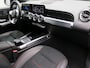 Mercedes-Benz GLB 200 AMG Nightpakket 7 Persoons | Trekhaak | Sfeerverlichting | Keyless Go | Stoelverwarming | Parkeerpakket met Camera | Inclusief 24 maanden Mercedes-Benz Certified garantie voor Europa.