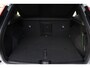 Volvo XC40 B4 Automaat Plus Dark | Achteruitrijcamera | Semi elektrische trekhaak | Stoelverwarming | Blind Spot | Stuurwiel verwarming | Google services | Bestuurdersstoel met geheugen | Harman/Kardon premium audio | Blind Spot | 18 inch lichtmetalen velgen |