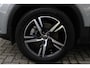 Volvo XC40 B4 Automaat Plus Dark | Achteruitrijcamera | Semi elektrische trekhaak | Stoelverwarming | Blind Spot | Stuurwiel verwarming | Google services | Bestuurdersstoel met geheugen | Harman/Kardon premium audio | Blind Spot | 18 inch lichtmetalen velgen |