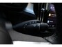 Volvo XC40 B4 Automaat Plus Dark | Achteruitrijcamera | Semi elektrische trekhaak | Stoelverwarming | Blind Spot | Stuurwiel verwarming | Google services | Bestuurdersstoel met geheugen | Harman/Kardon premium audio | Blind Spot | 18 inch lichtmetalen velgen |