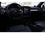 Volvo XC40 B4 Automaat Plus Dark | Achteruitrijcamera | Semi elektrische trekhaak | Stoelverwarming | Blind Spot | Stuurwiel verwarming | Google services | Bestuurdersstoel met geheugen | Harman/Kardon premium audio | Blind Spot | 18 inch lichtmetalen velgen |