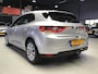 Renault Megane 1.2 TCe Life I Compleet onderhoud I Stoelen verwarming I 6 Bak I Trekhaak I New Apk & KB I Cruise I Airco I Isofix