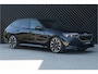 BMW 5-Serie Touring 550e xDrive M-Sport Pro Vol !! M Stoel Bowers&Wilkens Pano Acc Headup ICONIC Stoelvent. Shadow Trekhaak